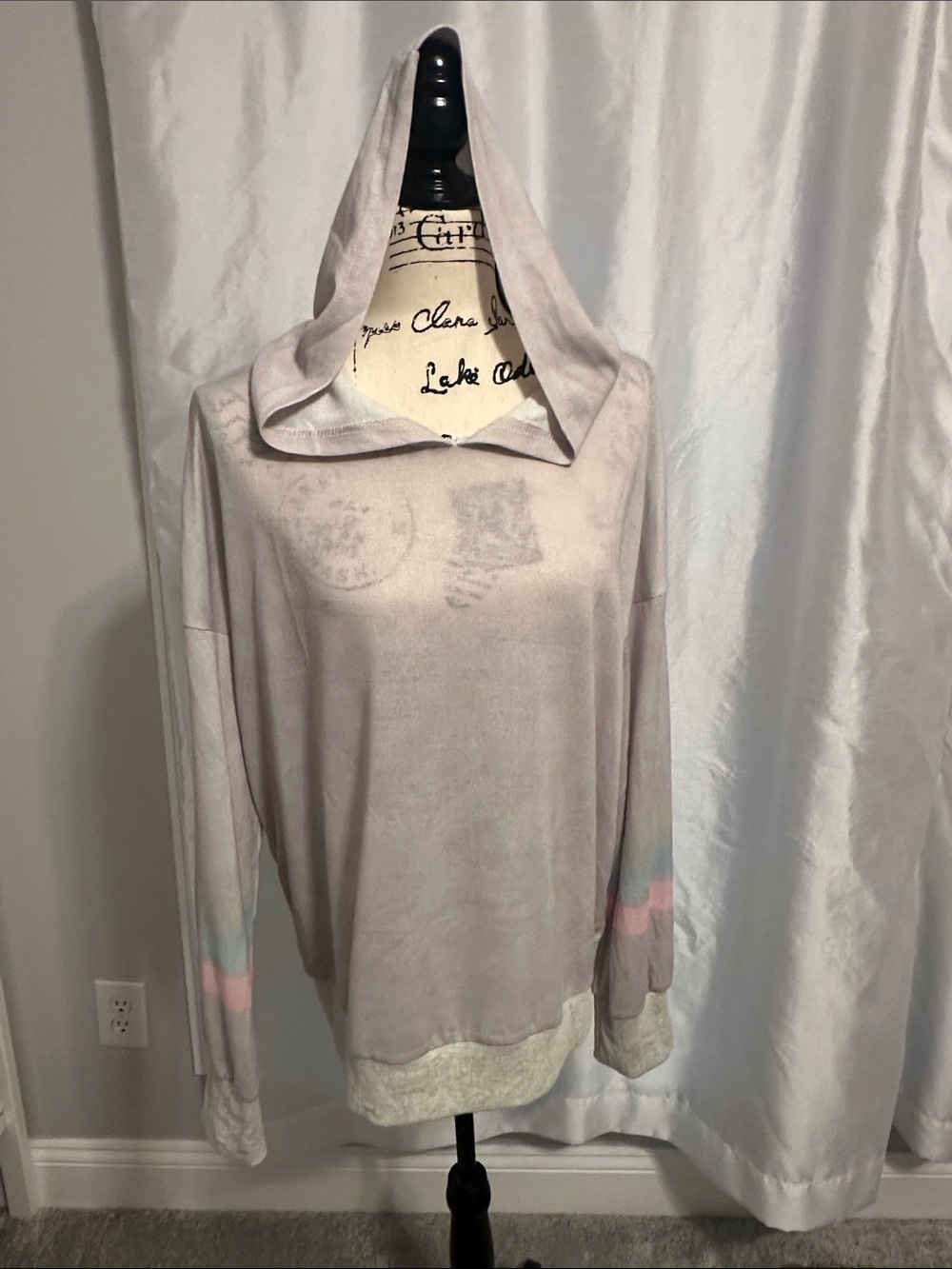Luukse light heather grey Hoodie with Subtle Pastel Sleeve Accents NWT